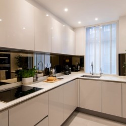 fully equipped kitchen, Hyde Park Apartments, Mayfair, London W1