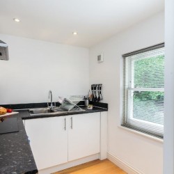 2 bedroom apartment, fully equipped kitchen, Longridge Apartments, Kensington, London SW5