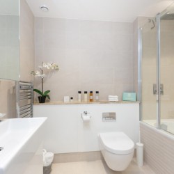bathroom with sink, wc, toiletries and bathtub, Portobello Road Apartments, Notting Hill, London W10