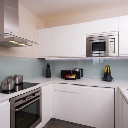 fully equipped kitchen, Boardwalk Apartments, Canary Wharf, London E14