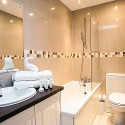 bathroom with sink, towels, bathtub and toilet, Hammersmith Apartments, Hammersmith, London W6h Apartments, Hammersmith, London W6