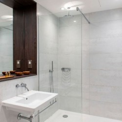 shower room, Cannon Short Let Apartments, City, London EC4