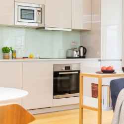 kitchen in america square apartments, london
