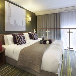 bedroom with twin beds and work desk, Kensington Apart Hotel, Kensington, London SW7