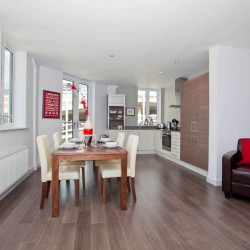 dining area, kitchen in Whitesrow Apartments, London
