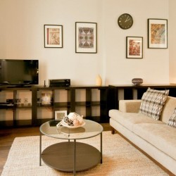 living area in Cannon College Hill Apartments, City, London