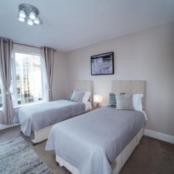 bedroom with twin beds, Edgware Road Apartments, Marylebone, London W1