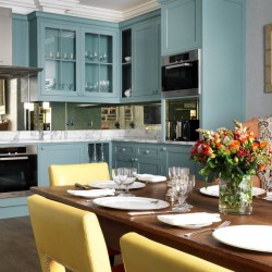 kitchen and dining table in The Luxury Townhouse, Covent Garden,