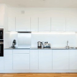 fully equipped kitchen, Clover Apartments, Canary Wharf, London E14