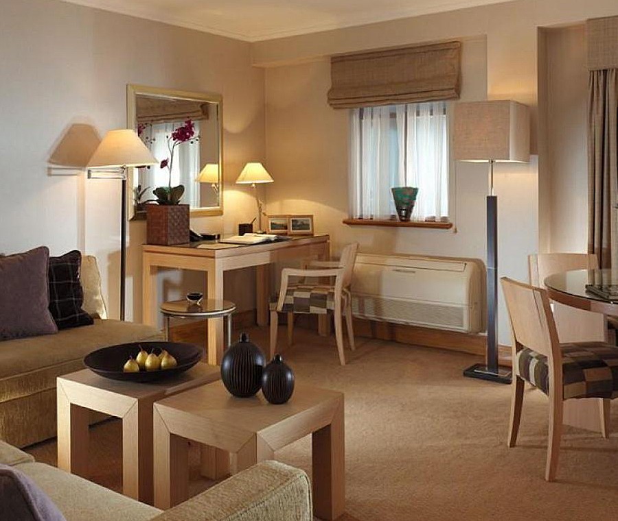 small tables, work desk, mirror, part of dining area, Knightsbridge Apartments, Knightsbridge, London SW3