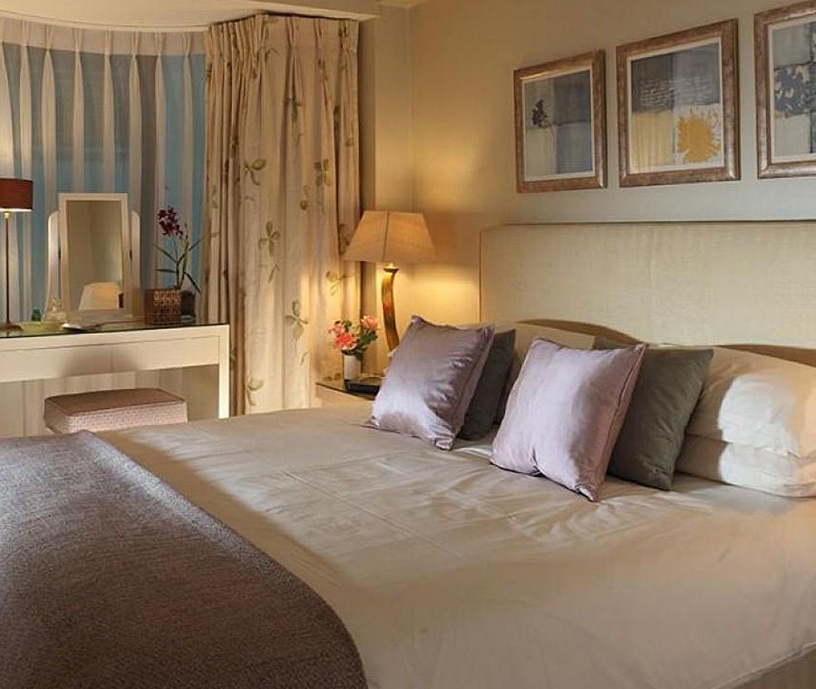 double bed, Knightsbridge Apartments, Knightsbridge, London SW3