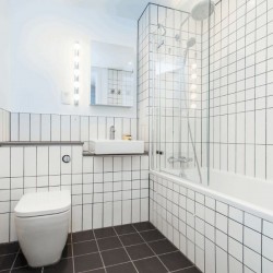 bathroom shower over bathtub, Clover Apartments, Canary Wharf, London E14