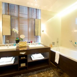luxury bathroom, Buckingham Apartments, Westminster, London
