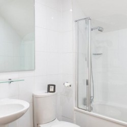 bathroom with sink, WC, bathtub and shower, Bristol Serviced Apartments, Bristol BS1