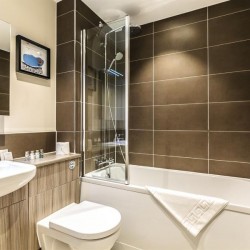 bathroom in Harrow Serviced Apartments, Harrow, London HA1