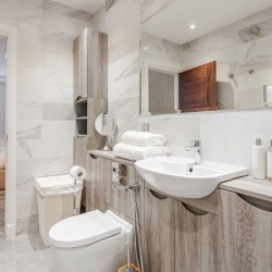 en suite bathroom, The Mews Apartments, Mayfair, London