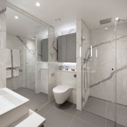 bathroom in Tower Hill Luxury Apart Hotel