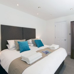 king or twin beds, Park Road Apartments, Finchley, London N3