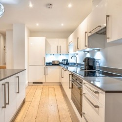 fully equipped kitchen, Lincoln's Apartments, Holborn, London WC2