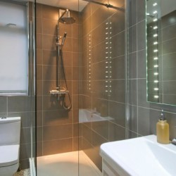 shower room, Twickenham Apartments, Twickenham, London TW1