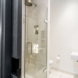 shower room with towels, Garrick Apartments, Covent Garden, London WC2
