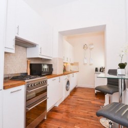 kitchen for self-catering with dishwasher, 2 Bedroom Apartment, Marylebone, London NW1