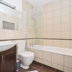 bathroom with bathtub, 2 Bedroom Apartment, Marylebone, London NW1