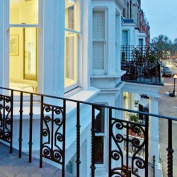 large studio with balcony, Cheniston Apartments, Kensington, London W8