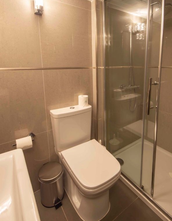 shower room, Cheniston Apartments, Kensington, London W8
