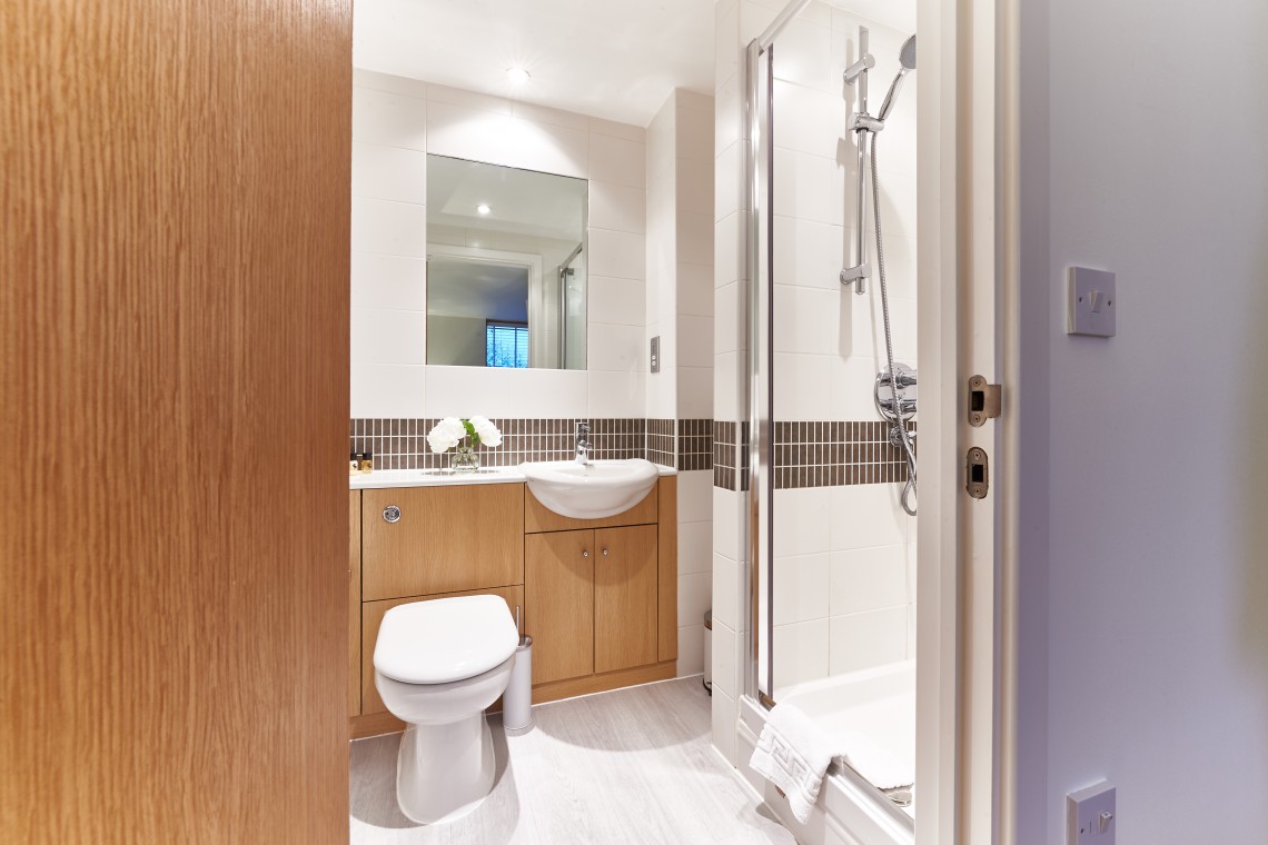 shower room, Milton Keynes Apartments, Milton Keynes, MK9