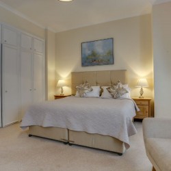 king size bed and large wardrobes, Chesterfield Apartments, Mayfair, London W1