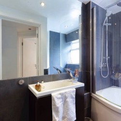 bathroom with tub, shower and sink, Primrose Hill Apartment, Primrose Hill, London NW3