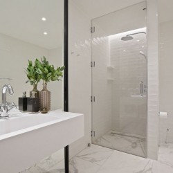 large sink, shower cubicle and toilet, Fitzrovia Serviced Apartments, Fitzrovia, London W1