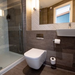 shower room, wc, sink and mirror, Stratford Apartment Hotel, Stratford, London E15