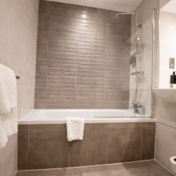 bathroom with bath tub, shower and wc, Stratford Apartment Hotel, Stratford, London E15