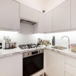 fully equipped kitche with tools, Baker Street Apartments, Marylebone, London NW1