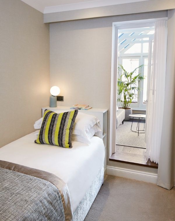 single bedroom, The Townhouse, Knightsbridge, London SW7