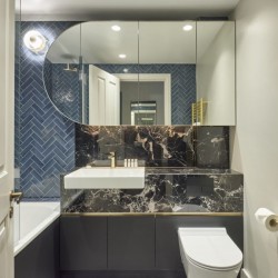 bathroom with bath tub, sink, mirror and toilet, Mayfair Deluxe Apartments, Mayfair, London W1