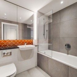 bathroom with WC, sink, large mirror and bathtub, Wembley Apartments, Wembley, London HA9