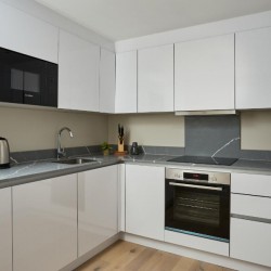 fully equipped kitchen for self catering, toaster and kettle,1 bedroom apartment