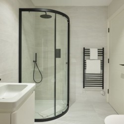 shower room with towel rail, sink and toilet, Munster Apartments, Fulham, London SW6