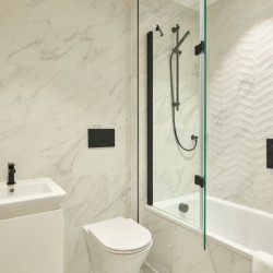 bathroom with sink, toilet, bathtub, Munster Apartments, Fulham, London SW6