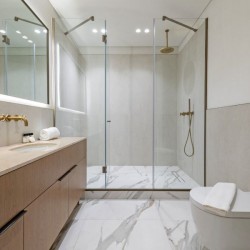 bathroom with shower, sink and toilet, Covent Garden Deluxe, Covent Garden, London WC2