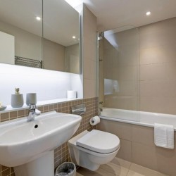 bathroom with sink, toilet, mirror and bathtub, Southbank Apartments, Southwark, London SE1