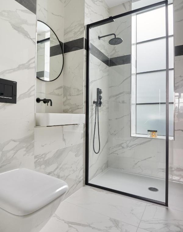shower room with toilet, Hill Serviced Apartments, Clerkenwell, London EC1